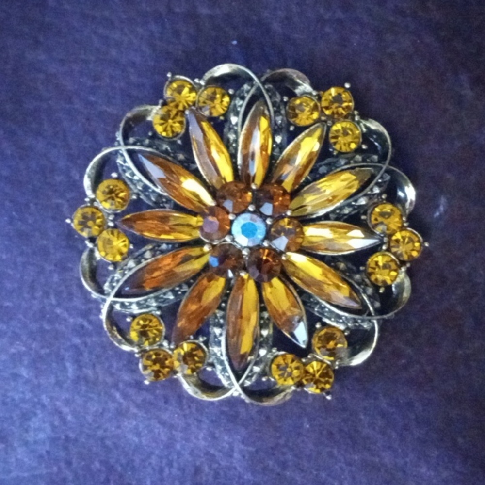 Elegant Sunflower Brooch